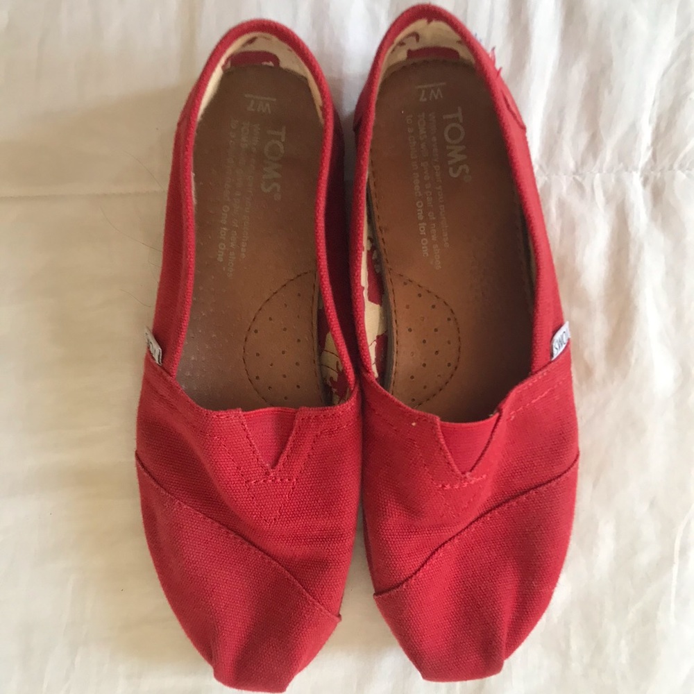 Red Toms Size 7